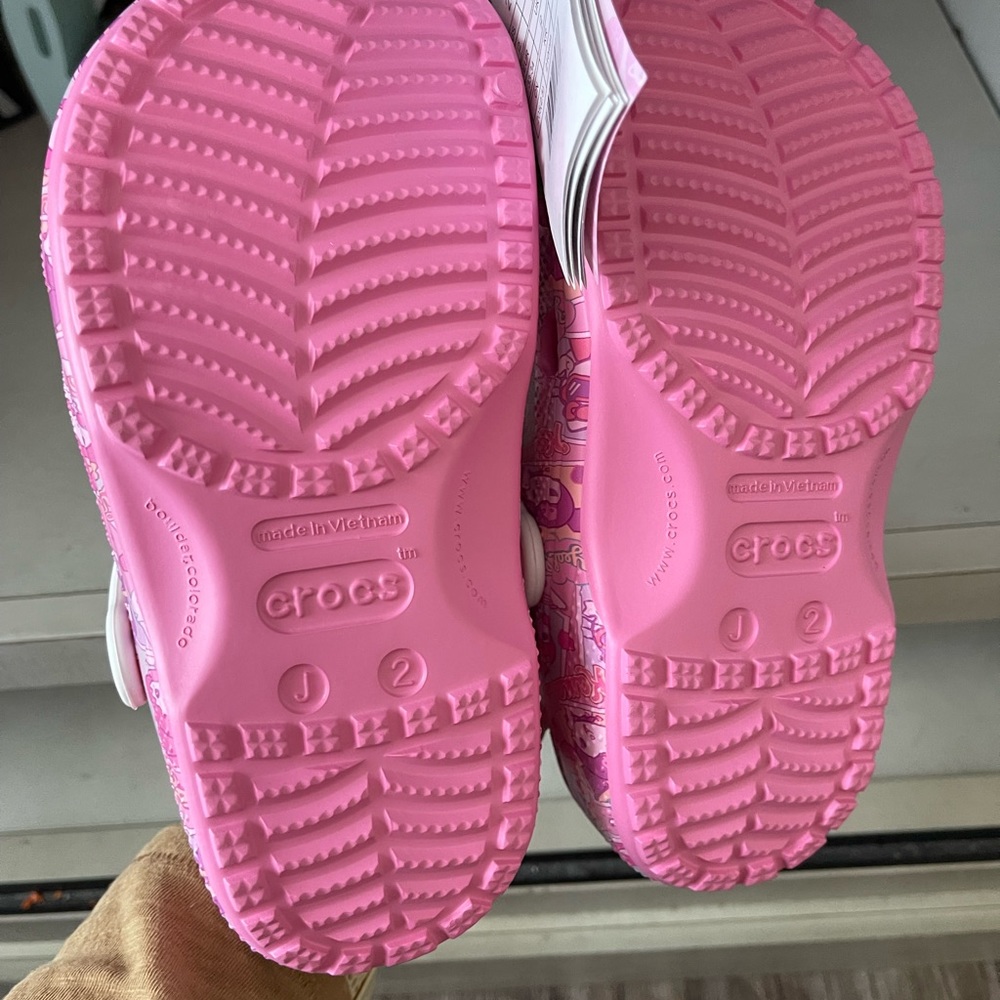 Hello Kitty Crocs - Picture 3 of 8